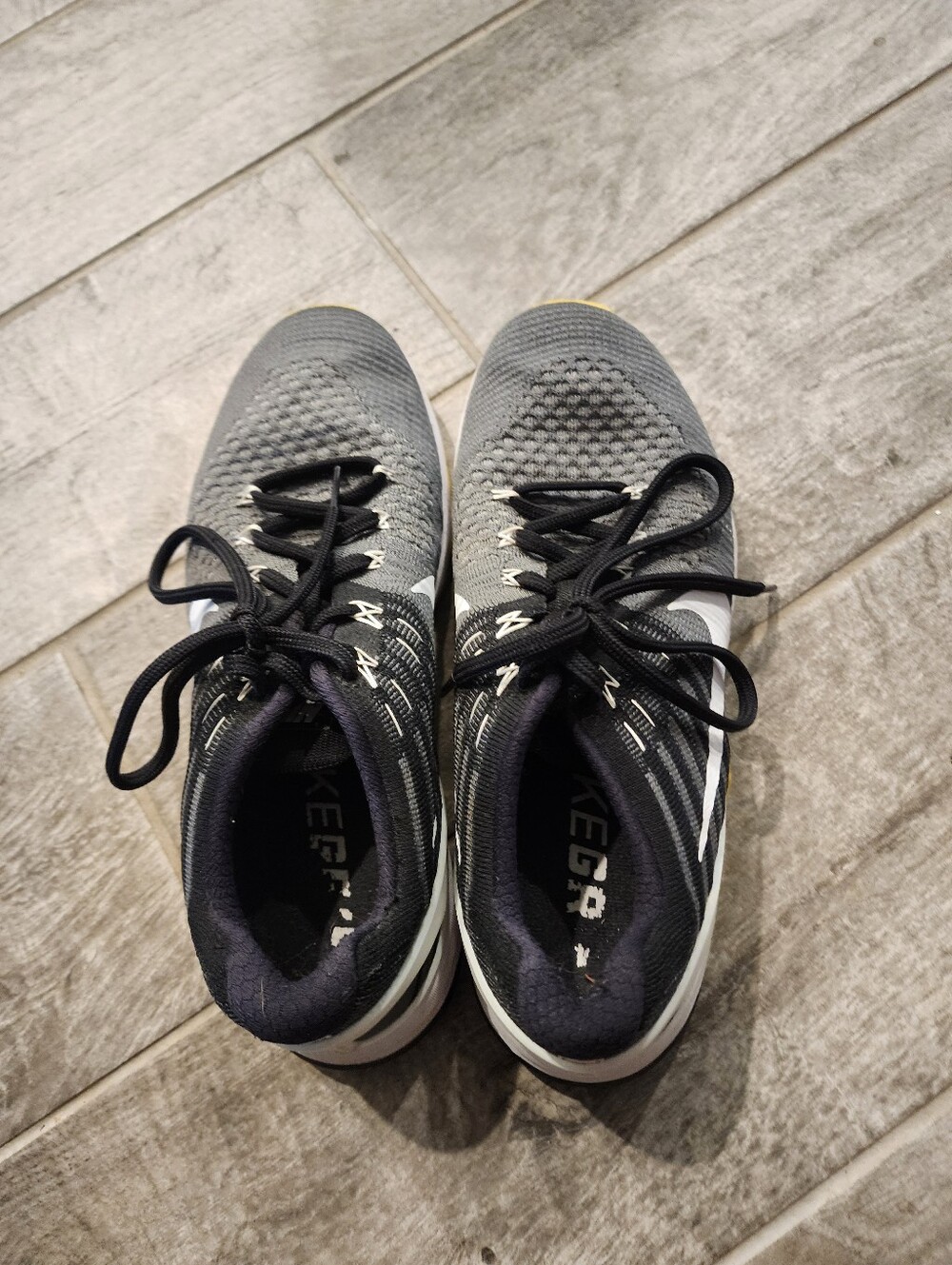 Men's Gray Lightweight Running Shoes - Black Accents